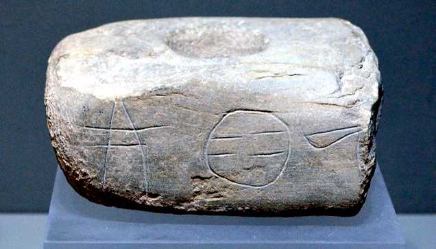 Peso in pietra iscritto Zh 1 da Dimini, fine XIII sec. a.C.